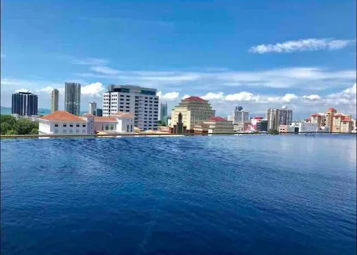 Tropicana 218 Macalister #Top Floor #Wideangleviews #Infinitypool #Georgetown #8Pax #3Br 2Bath #2Queen 4Single #Near Island Hospital #Quality Well Maintained #Private Host