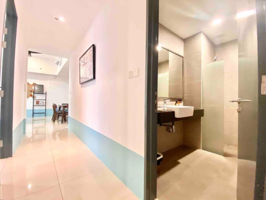 Tropicana 218 Macalister #top Floor #wideangleviews #infinitypool #georgetown #8pax #3br 2bath #2queen 4single #near Island Hospital #quality Well Maintained #private Host *