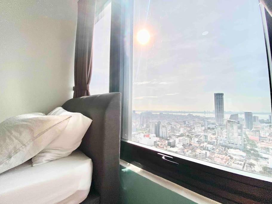 Apartment Tropicana 218 Macalister #top Floor #wideangleviews #infinitypool #georgetown #8pax #3br 2bath #2queen 4single #near Island Hospital #quality Well Maintained #private Host *