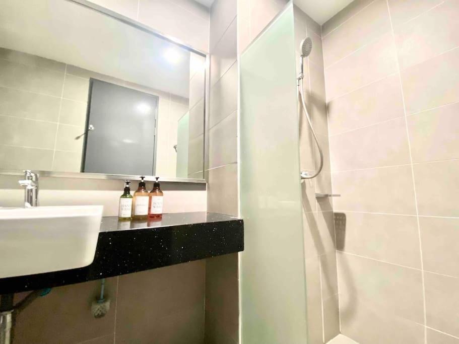 Tropicana 218 Macalister #top Floor #wideangleviews #infinitypool #georgetown #8pax #3br 2bath #2queen 4single #near Island Hospital #quality Well Maintained #private Host * George Town