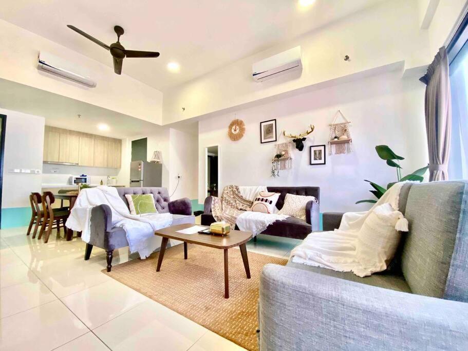 Apartment Tropicana 218 Macalister #top Floor #wideangleviews #infinitypool #georgetown #8pax #3br 2bath #2queen 4single #near Island Hospital #quality Well Maintained #private Host George Town