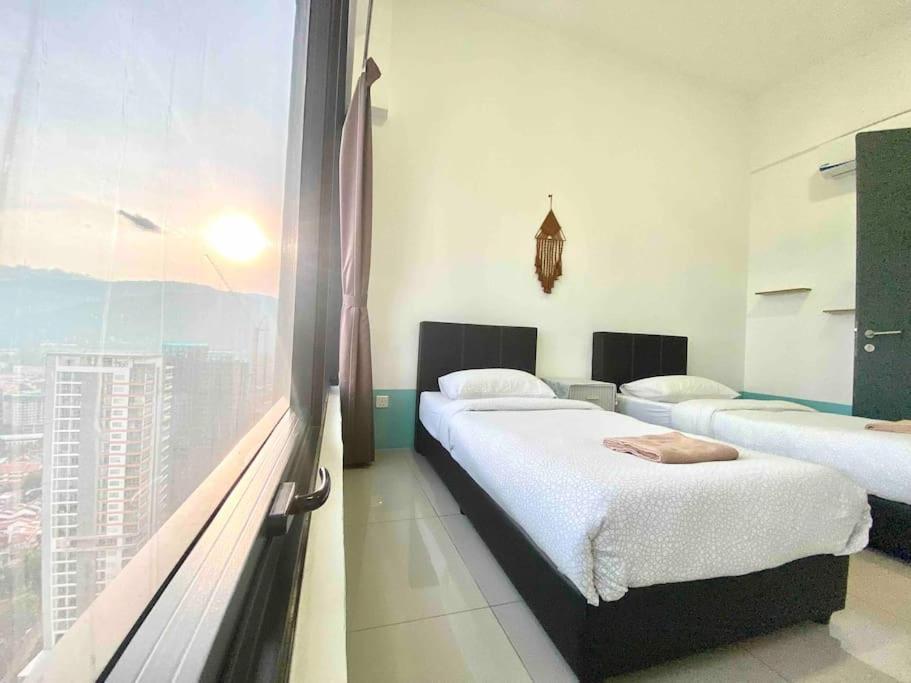 Tropicana 218 Macalister #top Floor #wideangleviews #infinitypool #georgetown #8pax #3br 2bath #2queen 4single #near Island Hospital #quality Well Maintained #private Host * George Town