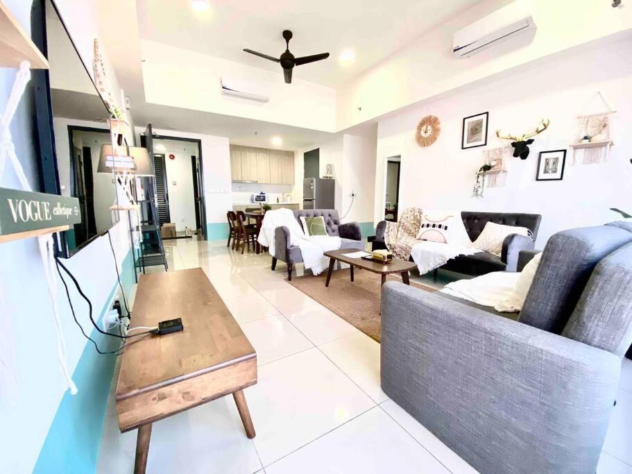 Tropicana 218 Macalister #top Floor #wideangleviews #infinitypool #georgetown #8pax #3br 2bath #2queen 4single #near Island Hospital #quality Well Maintained #private Host