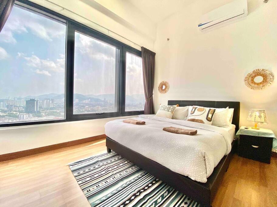 Apartment Tropicana 218 Macalister #top Floor #wideangleviews #infinitypool #georgetown #8pax #3br 2bath #2queen 4single #near Island Hospital #quality Well Maintained #private Host *