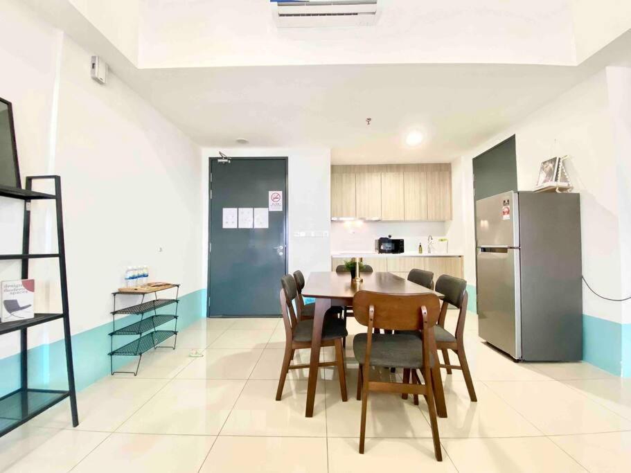 Tropicana 218 Macalister #top Floor #wideangleviews #infinitypool #georgetown #8pax #3br 2bath #2queen 4single #near Island Hospital #quality Well Maintained #private Host Apartment *