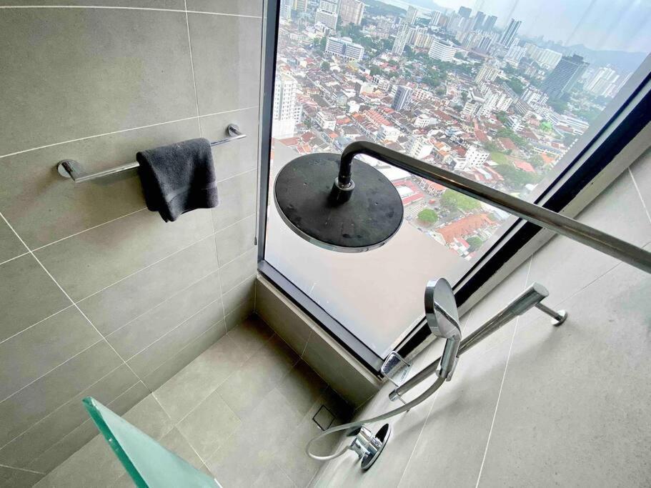 Apartment Tropicana 218 Macalister #top Floor #wideangleviews #infinitypool #georgetown #8pax #3br 2bath #2queen 4single #near Island Hospital #quality Well Maintained #private Host