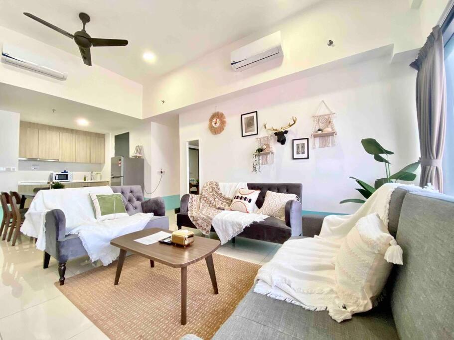Apartment Tropicana 218 Macalister #top Floor #wideangleviews #infinitypool #georgetown #8pax #3br 2bath #2queen 4single #near Island Hospital #quality Well Maintained #private Host *