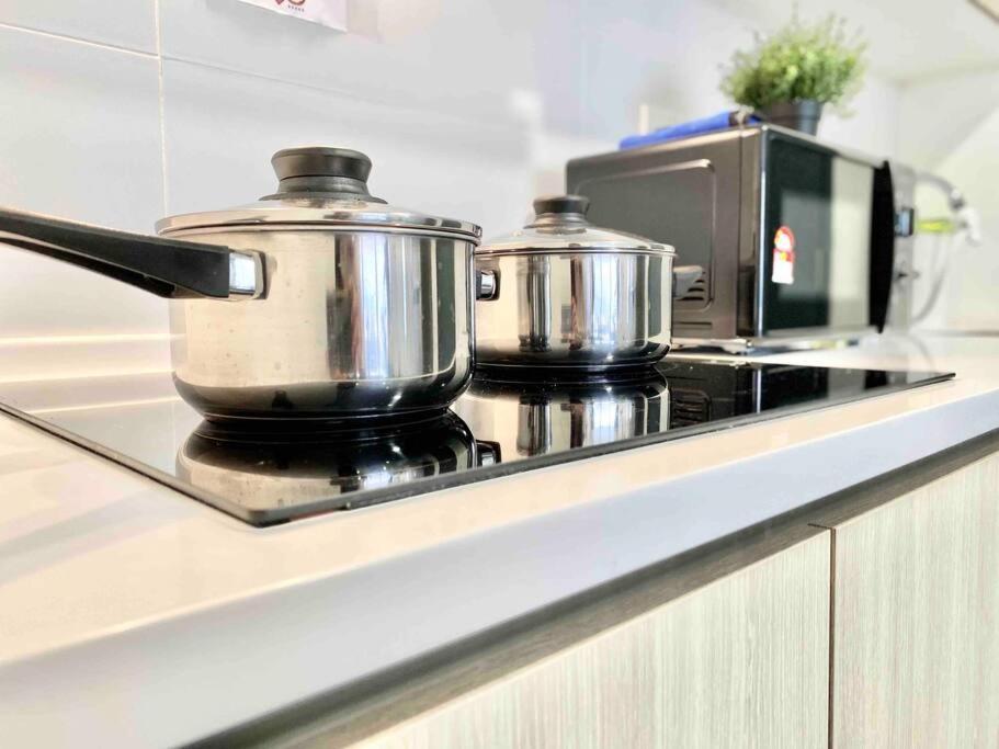 Apartment Tropicana 218 Macalister #top Floor #wideangleviews #infinitypool #georgetown #8pax #3br 2bath #2queen 4single #near Island Hospital #quality Well Maintained #private Host George Town
