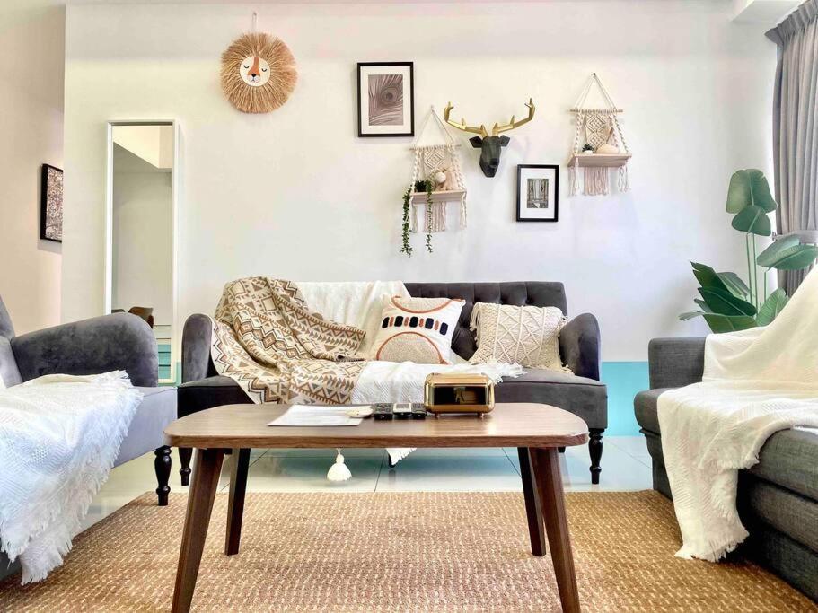 Apartment Tropicana 218 Macalister #top Floor #wideangleviews #infinitypool #georgetown #8pax #3br 2bath #2queen 4single #near Island Hospital #quality Well Maintained #private Host George Town