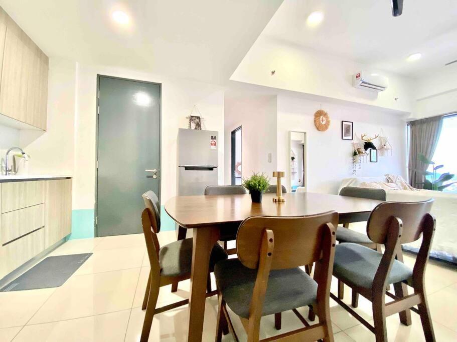 Tropicana 218 Macalister #top Floor #wideangleviews #infinitypool #georgetown #8pax #3br 2bath #2queen 4single #near Island Hospital #quality Well Maintained #private Host Apartment George Town