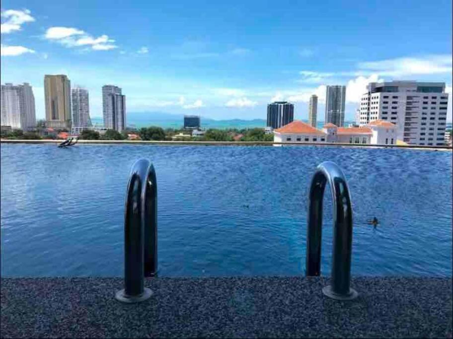 Tropicana 218 Macalister #top Floor #wideangleviews #infinitypool #georgetown #8pax #3br 2bath #2queen 4single #near Island Hospital #quality Well Maintained #private Host * George Town