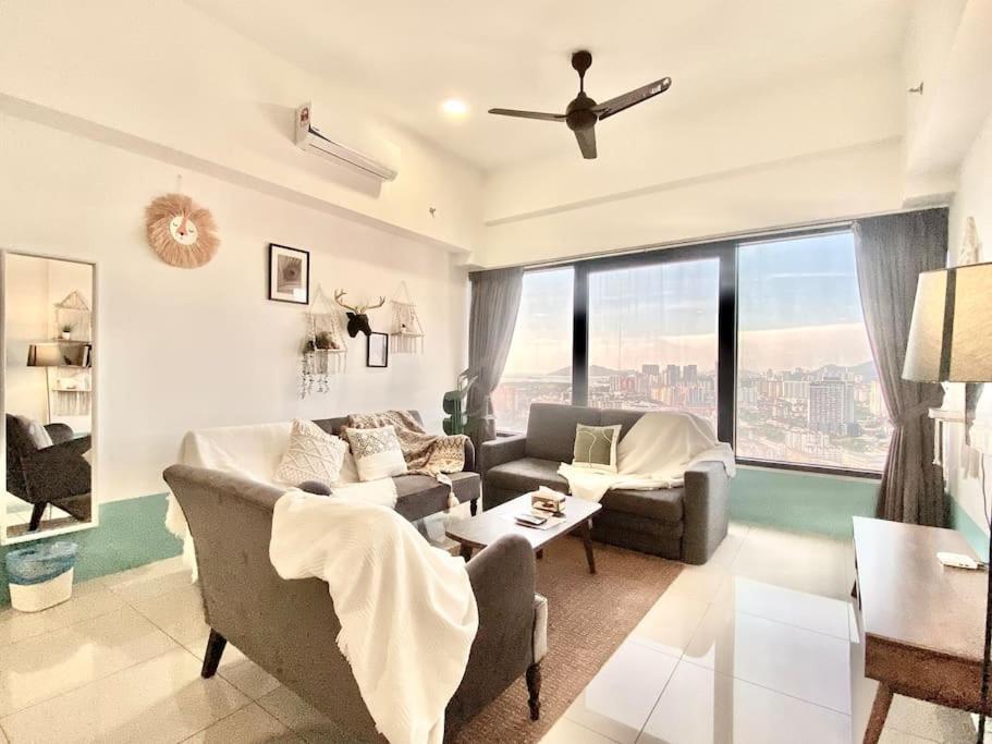 Tropicana 218 Macalister #top Floor #wideangleviews #infinitypool #georgetown #8pax #3br 2bath #2queen 4single #near Island Hospital #quality Well Maintained #private Host *