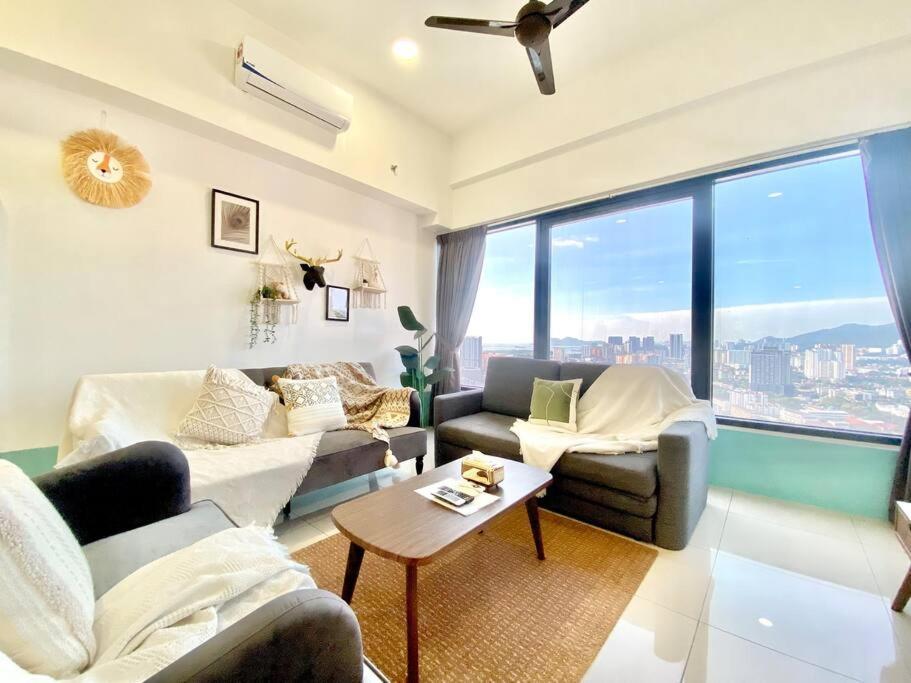 Apartment Tropicana 218 Macalister #top Floor #wideangleviews #infinitypool #georgetown #8pax #3br 2bath #2queen 4single #near Island Hospital #quality Well Maintained #private Host *