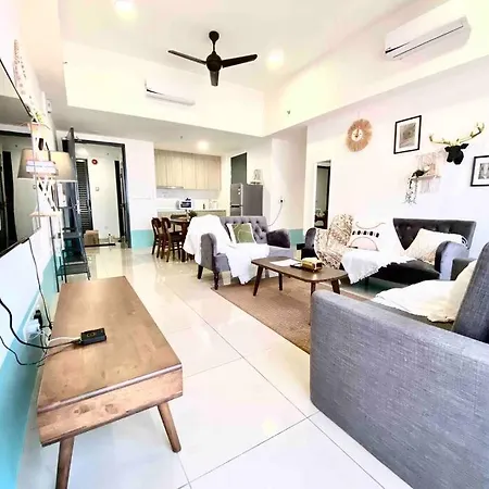 Tropicana 218 Macalister #Top Floor #Wideangleviews #Infinitypool #Georgetown #8Pax #3Br 2Bath #2Queen 4Single #Near Island Hospital #Quality Well Maintained #Private Host Exterior photo
