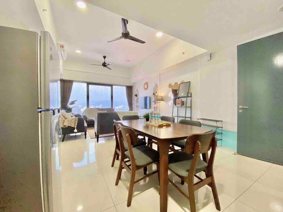 Tropicana 218 Macalister #top Floor #wideangleviews #infinitypool #georgetown #8pax #3br 2bath #2queen 4single #near Island Hospital #quality Well Maintained #private Host *