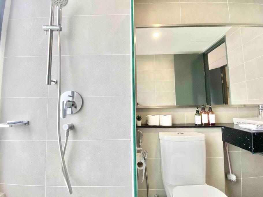 Pangsapuri Tropicana 218 Macalister #top Floor #wideangleviews #infinitypool #georgetown #8pax #3br 2bath #2queen 4single #near Island Hospital #quality Well Maintained #private Host