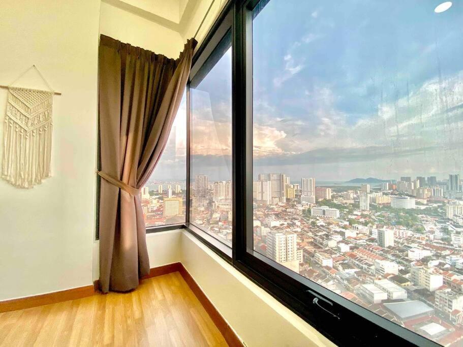 Tropicana 218 Macalister #top Floor #wideangleviews #infinitypool #georgetown #8pax #3br 2bath #2queen 4single #near Island Hospital #quality Well Maintained #private Host Pangsapuri Georgetown