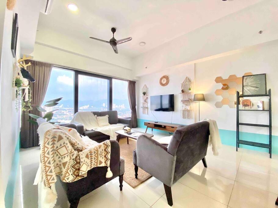 Tropicana 218 Macalister #top Floor #wideangleviews #infinitypool #georgetown #8pax #3br 2bath #2queen 4single #near Island Hospital #quality Well Maintained #private Host Georgetown