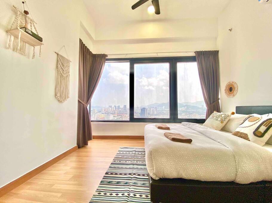 Tropicana 218 Macalister #top Floor #wideangleviews #infinitypool #georgetown #8pax #3br 2bath #2queen 4single #near Island Hospital #quality Well Maintained #private Host